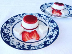 Veganska panna cotta s jagodama