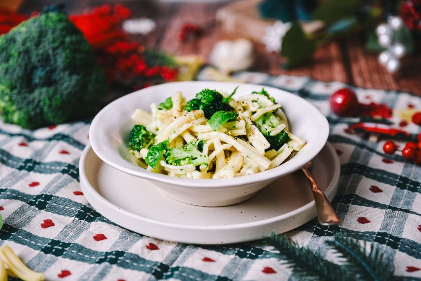 Tahini pasta s lumunom i brokulom