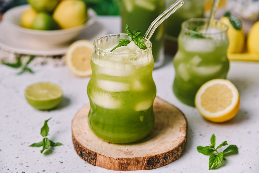 Detox napitak s krastavcima i limetom