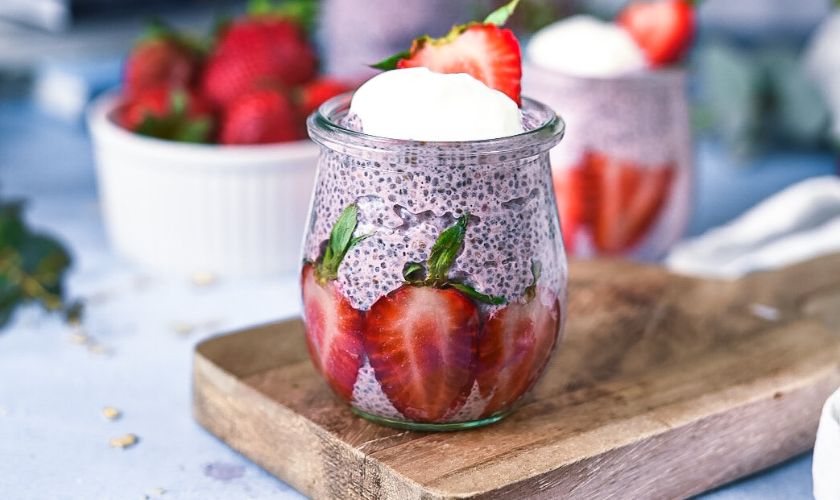 Recept za chia puding s jagodama.