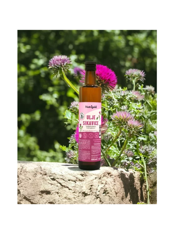 Nutrigold ulje sikavice u tamnoj, staklenoj ambalaži od 500ml.