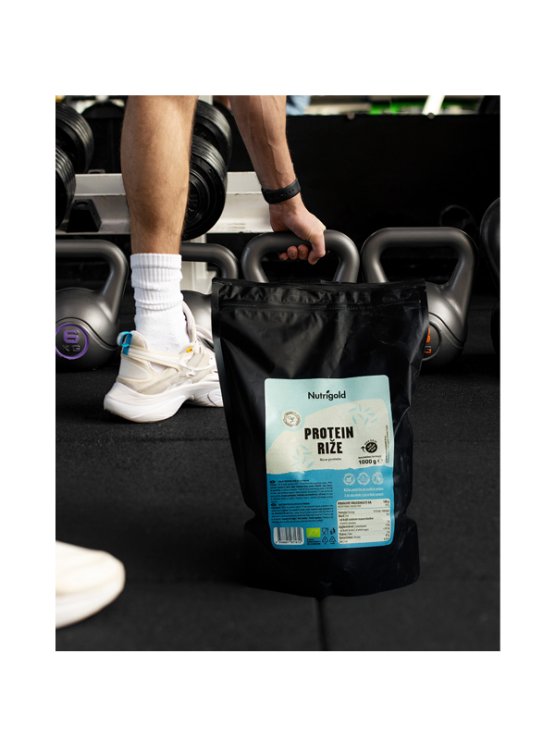 Nutrigold rižin protein u crnom, plastičnom pakiranju od 1000g.