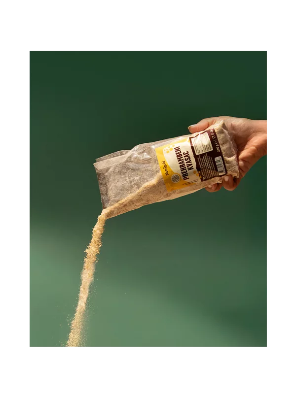 Prehrambeni kvasac dolazi u prozirnoj, plastičnoj, ambalaži od 200g.