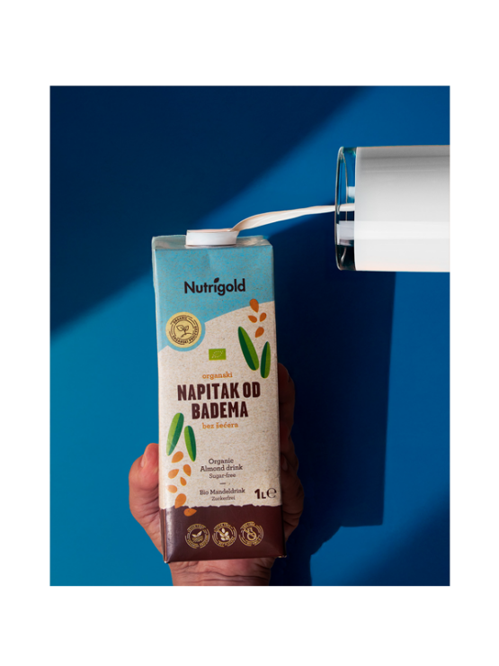 Napitak od badema, bez šećera dolazi u šarenoj ambalaži od 500ml.