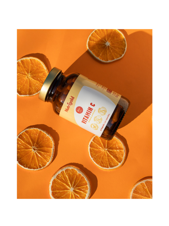 Nutrigold vitamin C 120 veganskih kapsula u tamnoj ambalaži