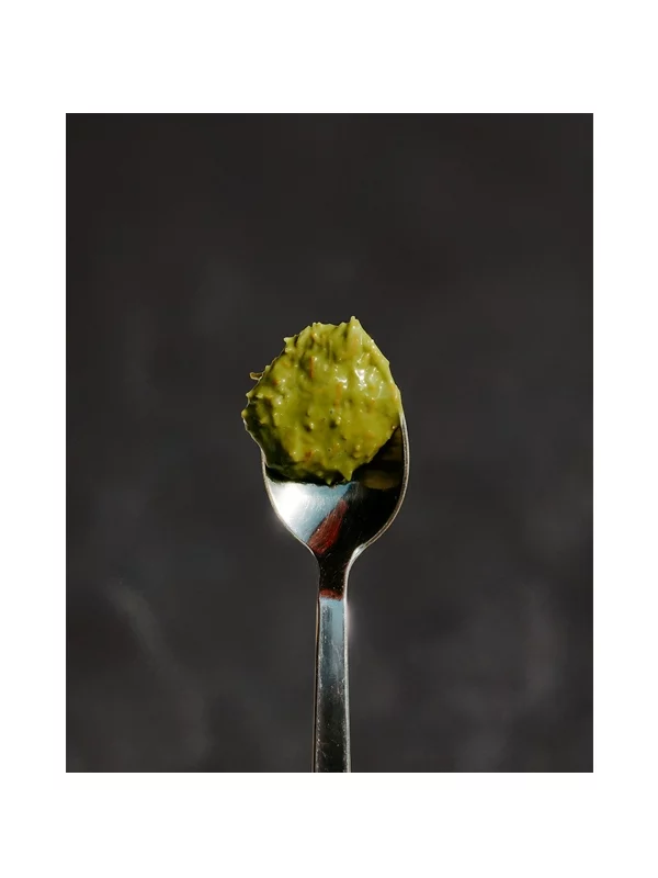 Nutrigold namaz od pistacija s kadaifom prikaz teksture na žlici