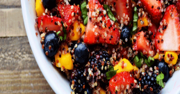Voćna salata s kvinojom - ljetno jelo broj 1