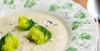 Pikantna veganska juha od suncokretovih sjemenki