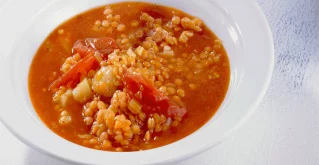 Chia sjemenke i crvena leća u visokoproteinskom gulašu