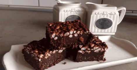 Crunchy čokoladni brownie za slađi dan