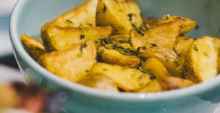 Curry krumpir sa sjemenkama sezama - sjajan aromatičan prilog
