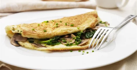 Omlet sa špinatom, mozzarellom i gljivama za poletniji dan