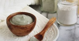 Kupka sa zelenom glinom - za dubinskim detox tijela