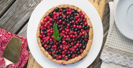 Zdravi tart od zobenih pahuljica i šumskog voća - desert za poželjeti