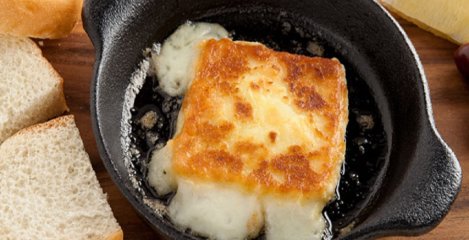 Saganaki - grčki recept za prženi sir s kojim se možete počastiti