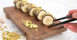Simpatični desert od banana i čokolade u obliku sushijia