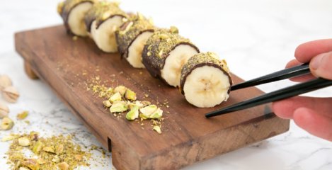 Simpatični desert od banana i čokolade u obliku sushijia