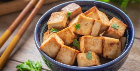Hrskavi tofu - proteinska večera za poželjeti