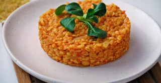 Kremasti bulgur sa slanutkom