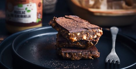 Najčokoladnije kikiriki kocke bez pečenja za najslađe uživanje