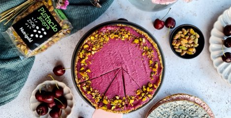 Torta s trešnjama i pistacijama mogla bi vam postati najslađa zdrava ovisnost