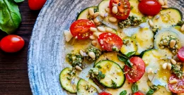 Salata s tikvicama i pinjolima - jelo koje jedemo u svako godišnje doba