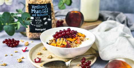 Hrskavi muesli s grilanim breskvama za najsočnija jutra