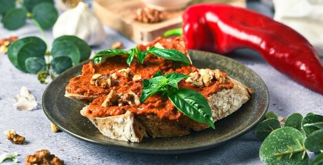 Zaljubljeni smo u pesto od pečenih paprika i dijelimo s vama recept!