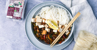 Rižini rezanci s tofuom i povrćem - najzdraviji comfort food