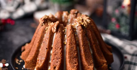 Veganski kuglof s jabukama i cimetom