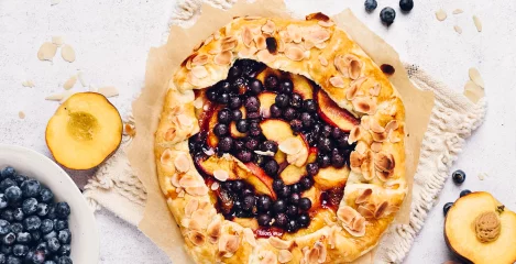 Galette s breskvama i borovnicama