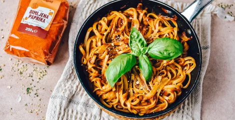 Tjestenina s umakom od pečenih paprika
