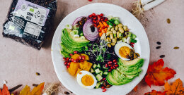 Buddha bowl s crnom rižom