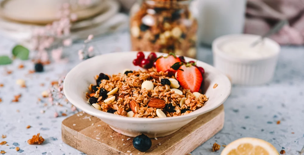 Granola s borovnicama i bijelom čokoladom