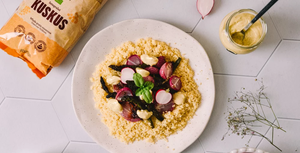 Kuskus s pečenim šparogama i rotkvicama