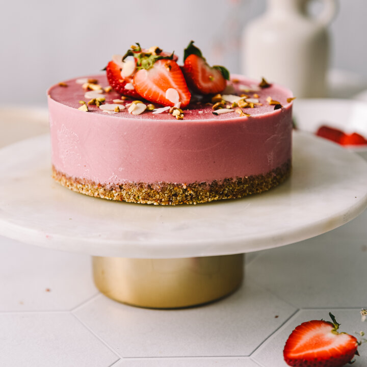 Sirova torta od jagoda - instashop