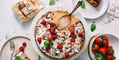 Torta s malinama i bademima