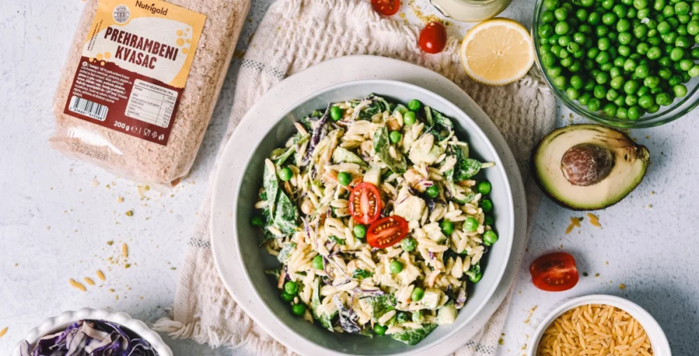 Orzo salata s avokado dressingom