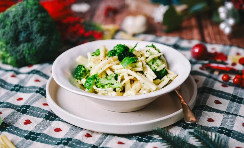 Tahini pasta s lumunom i brokulom