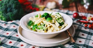 Tahini pasta s lumunom i brokulom