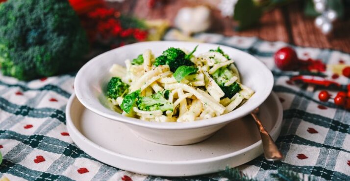 Tahini pasta s lumunom i brokulom