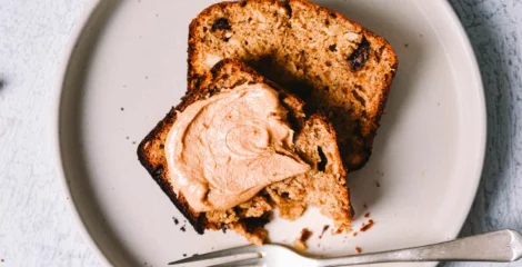 Banana bread s indijskim oraščićima