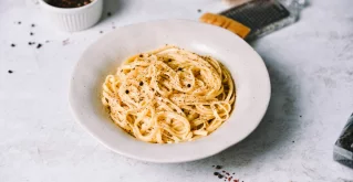 Cacio e pepe tjestenina