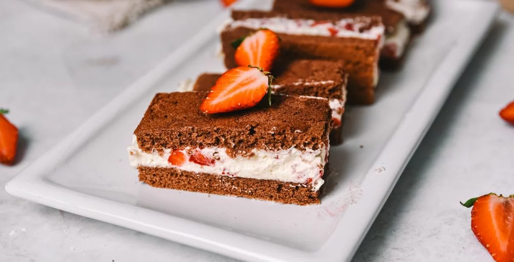 Milchschnitte s jagodama