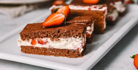 Milchschnitte s jagodama
