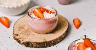 Puding s jagodama i kokosom