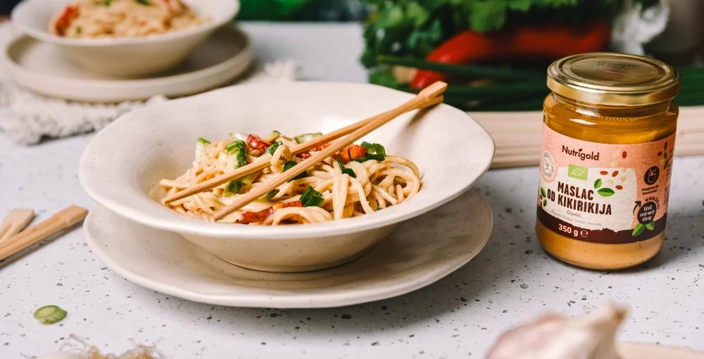 Noodles u umaku od kikirikija