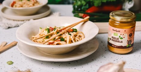 Noodles u umaku od kikirikija