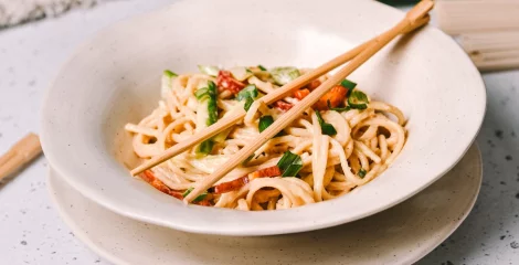Noodles u umaku od kikirikija