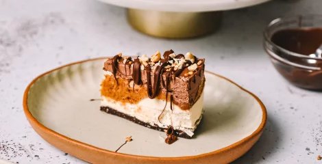 Sirova Snickers torta